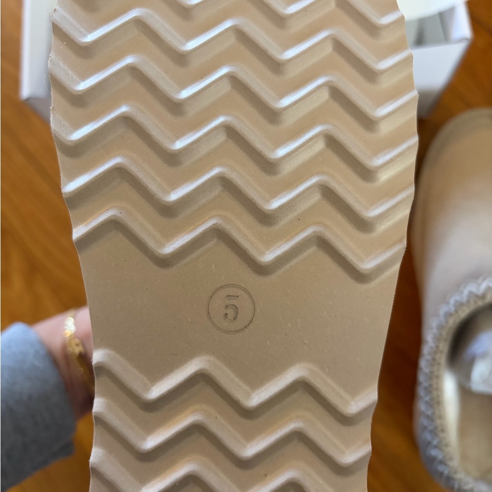Slippers - Picture 5 of 6